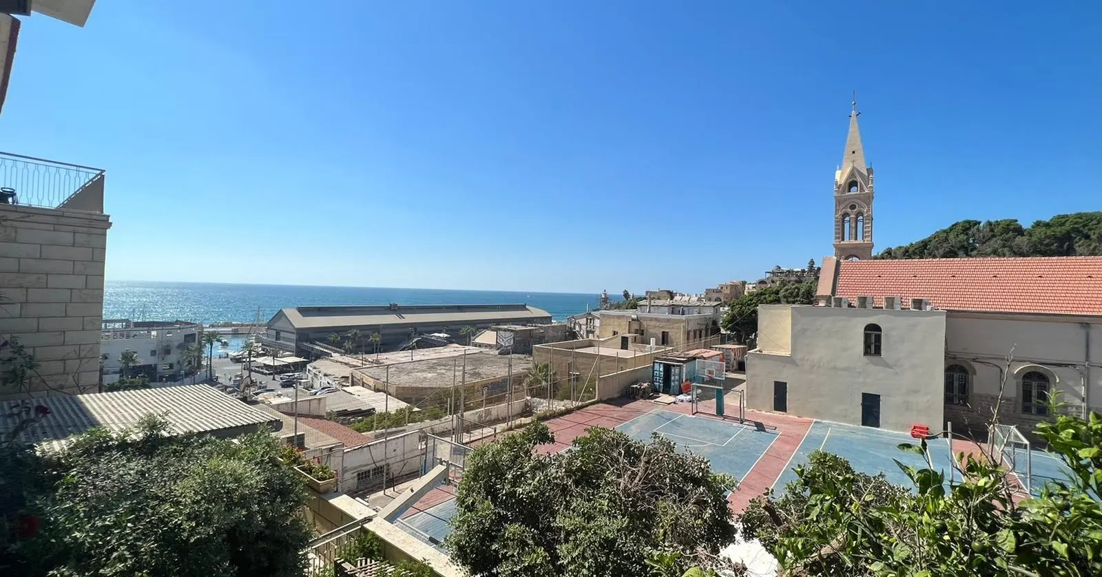 בפרויקט אנדרומדה דירה מרוהטת בקומה גבוהה