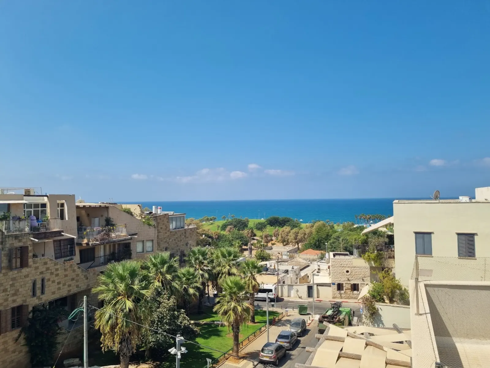 להשכרה בעג'מי – דופלקס מרהיב עם נוף ים משגע