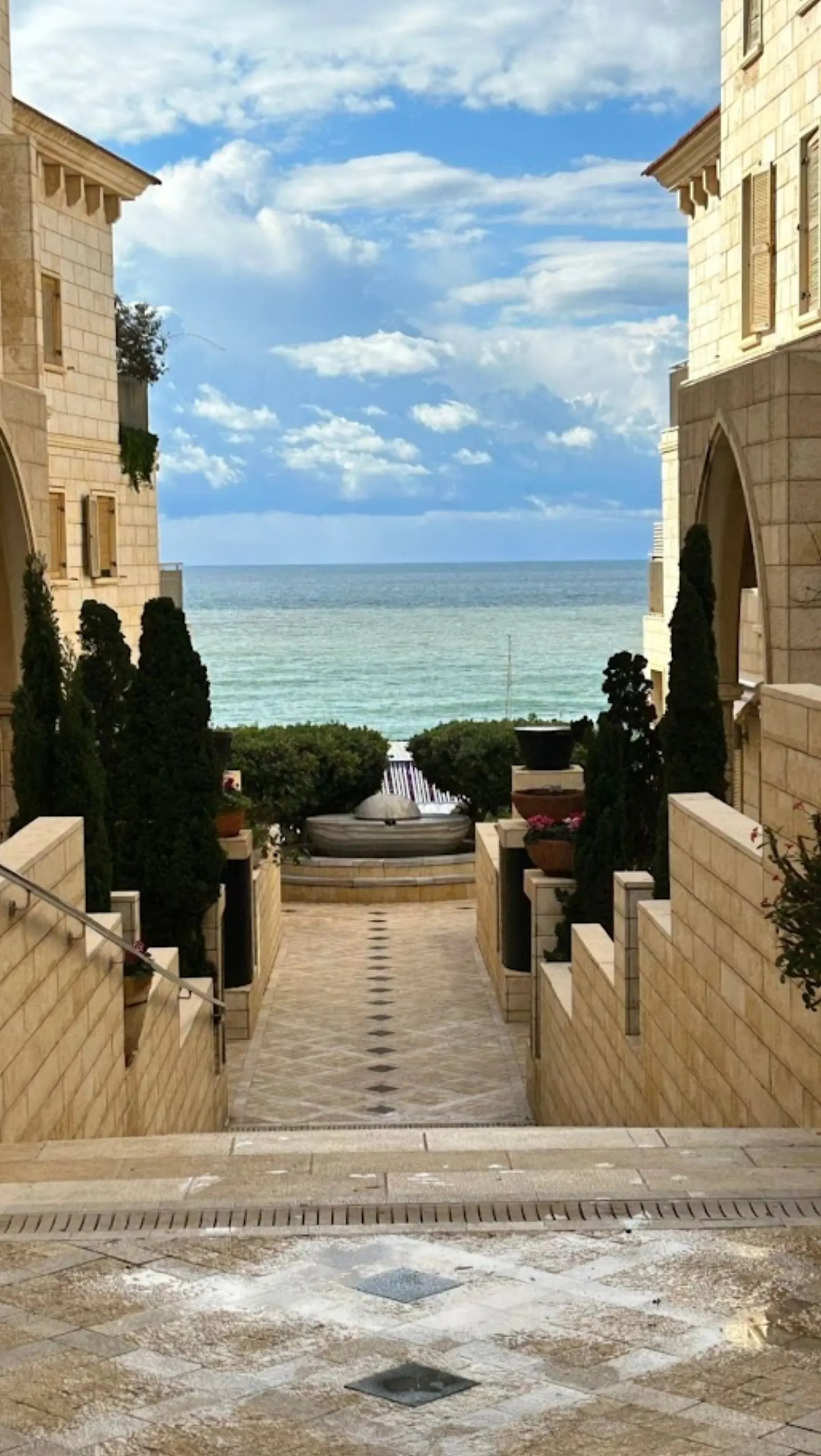 להשכרה באנדרומדה – דירת 2 חדרים מרוהטת עם נוף פתוח