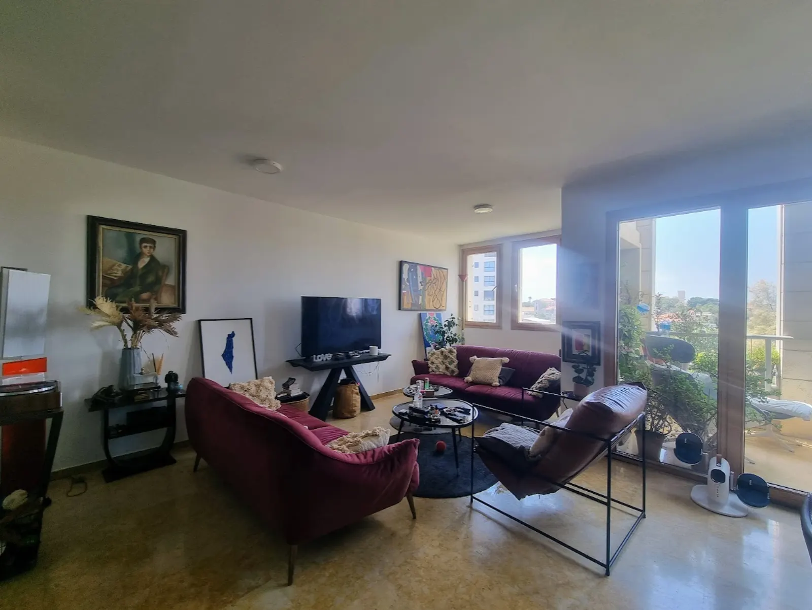 להשכרה במתחם אנדרומדה – דירת 3.5 חדרים עם בריכה וחדר כושר