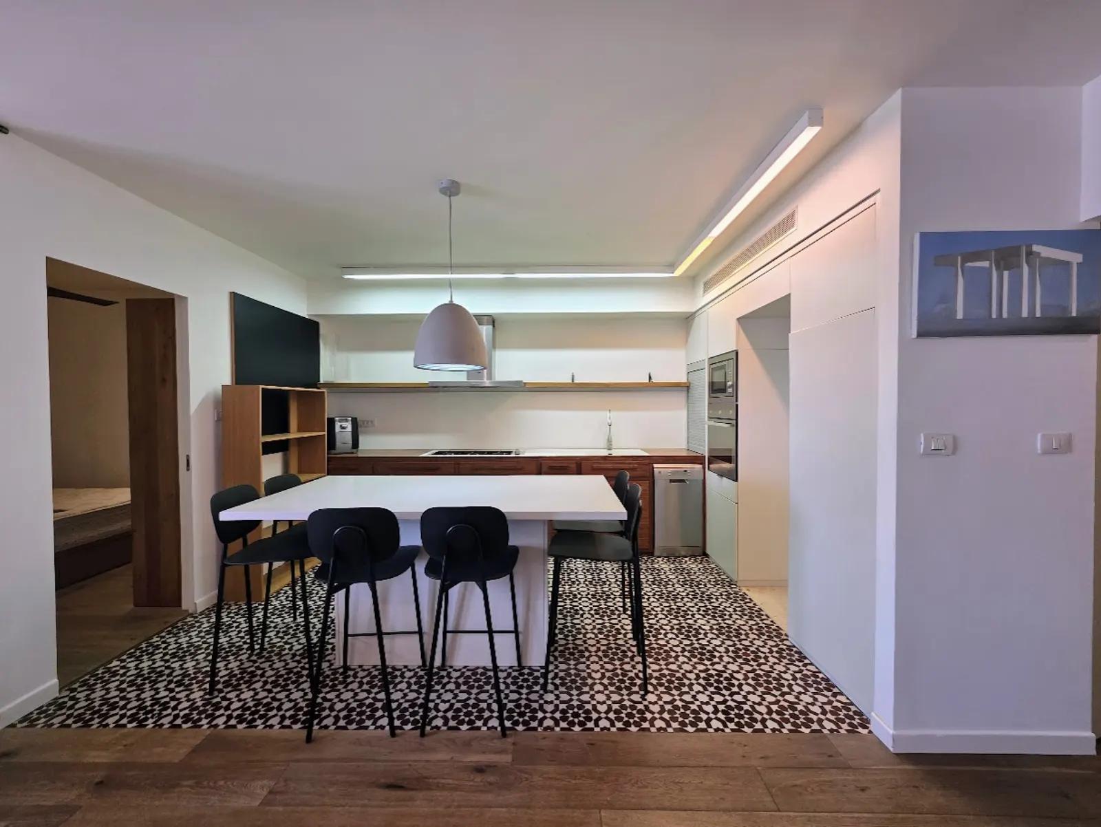 להשכרה במתחם אנדרומדה – דירת 3 חדרים משופצת מדהים בכניסה ליפו העתיקה