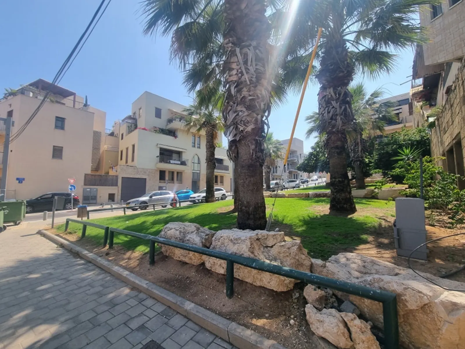 להשכרה בעג'מי דופלקס גלריה מהמם עם חצר מפנקת