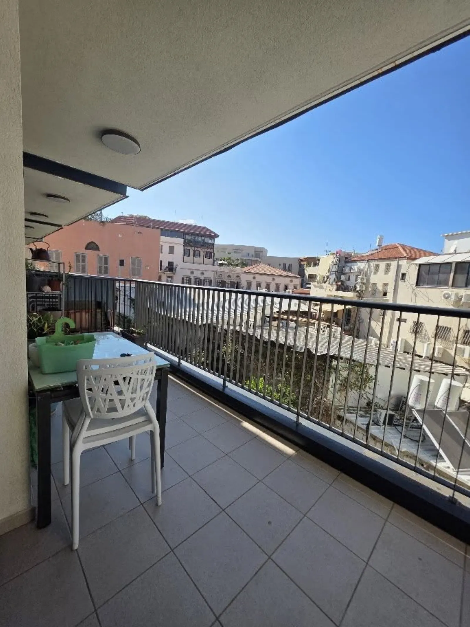 למכירה בלב השוק היווני יפו – דירת 2 חדרים בבניין חדש עם מרפסת וחניה